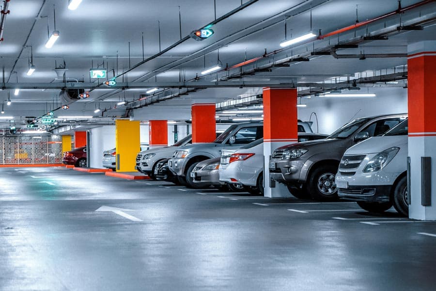 Instalación de estaciones de carga de vehículos en parkings